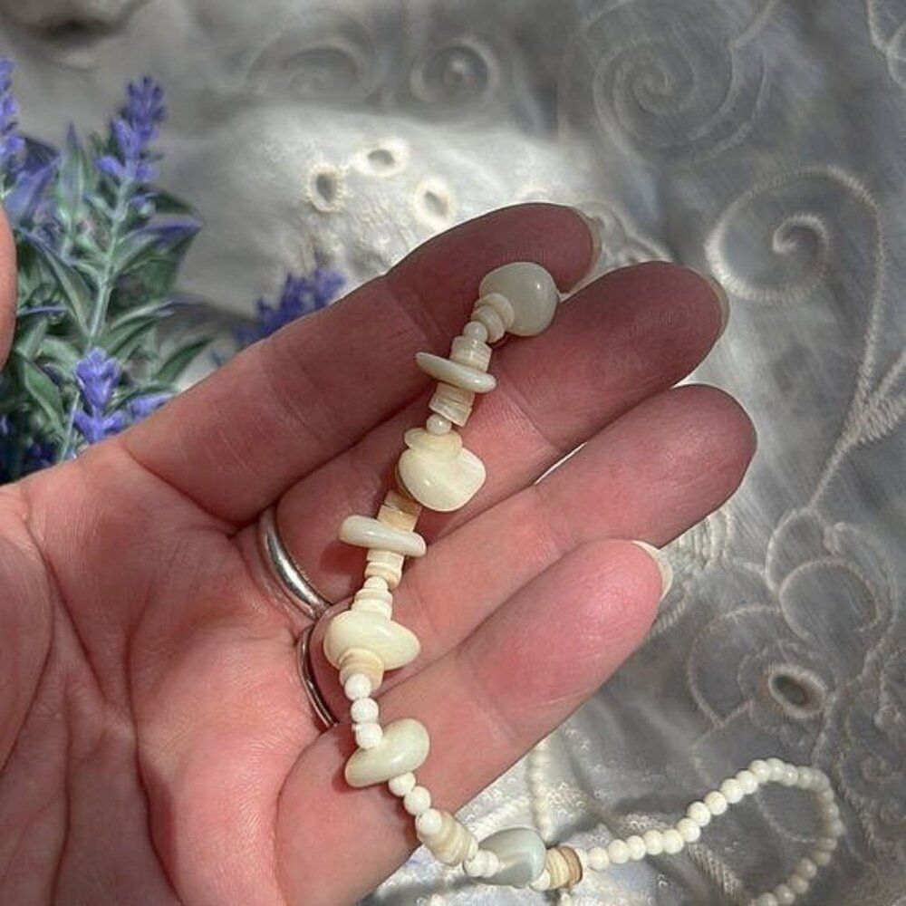 Vintage Natural Mother of Pearl Bead Surfer Necklace - Picture 3 of 7